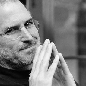 Okładka artykułu Steve Jobs – jakie stosował rodzaje manipulacji, aby osiągnąć swój cel?