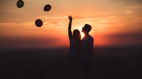 Okładka artykułu 10 nawyków, które sprzyjają szczęściu w związku