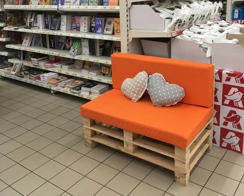 Zdjęcie Spędziła lata na czytaniu książek w supermarkecie – pracownicy postanowili o nią zadbać! #2