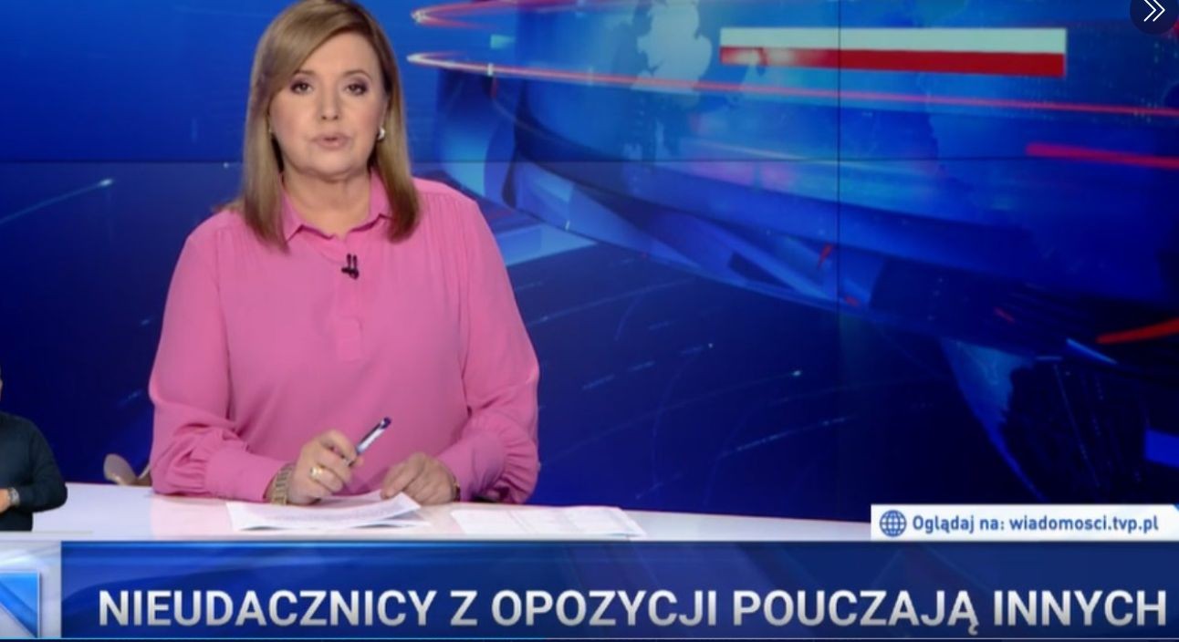 „Nieudacznicy z opozycji pouczają innych” – to wydanie ‘Wiadomości” może przejść do historii