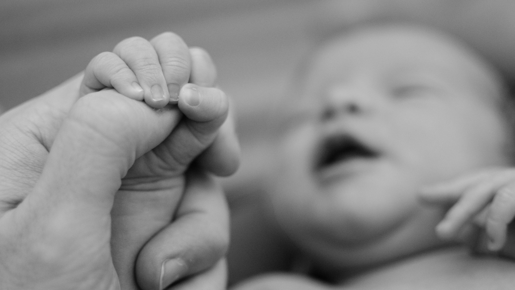 Niemowlę w Oknie Życia! Dziewczynka urodziła się kilka godzin wcześniej