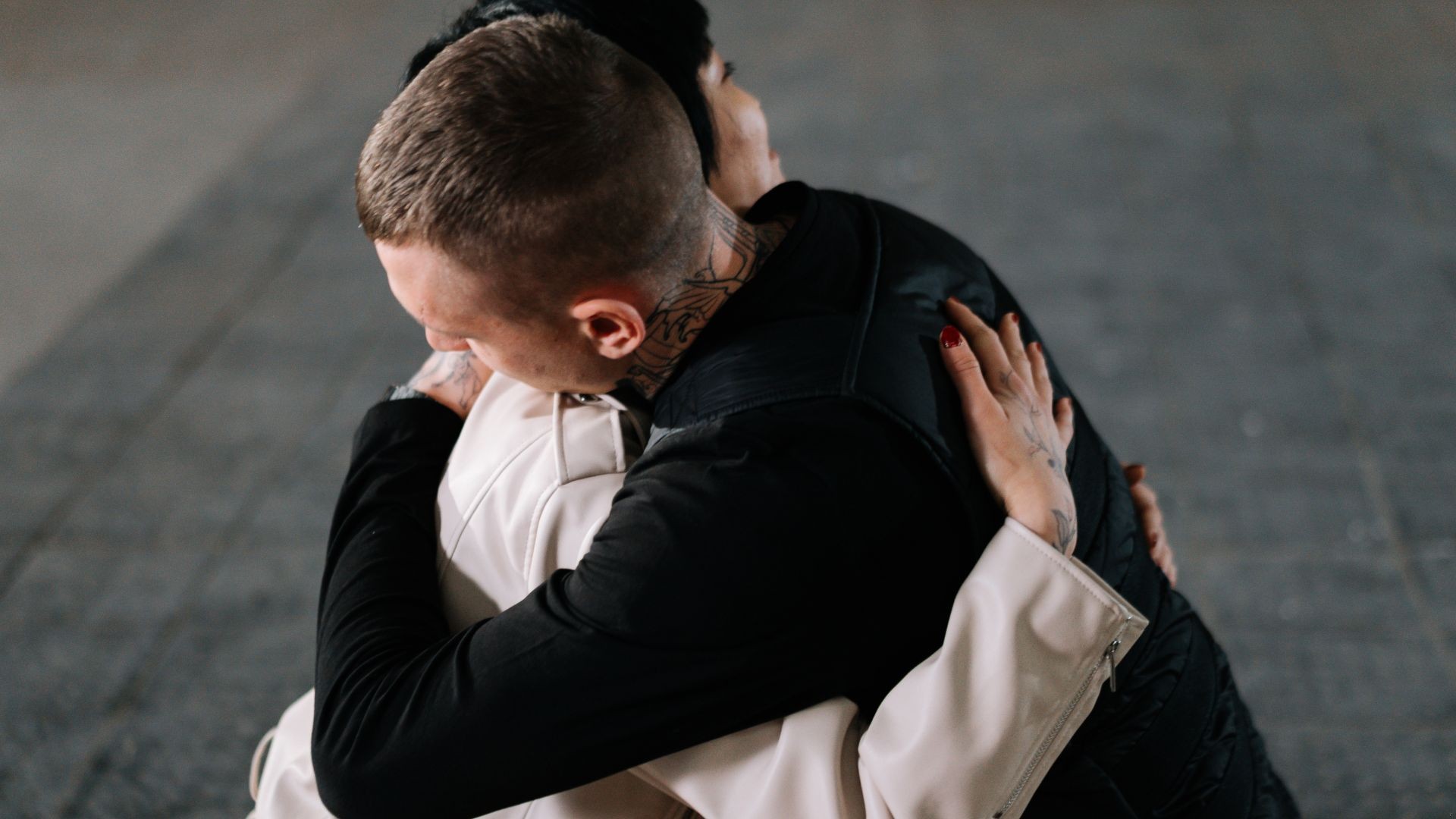 „Weź nie pytaj, weź się przytul”, czyli o tym, jak ważną rolę dotyk pełni w życiu