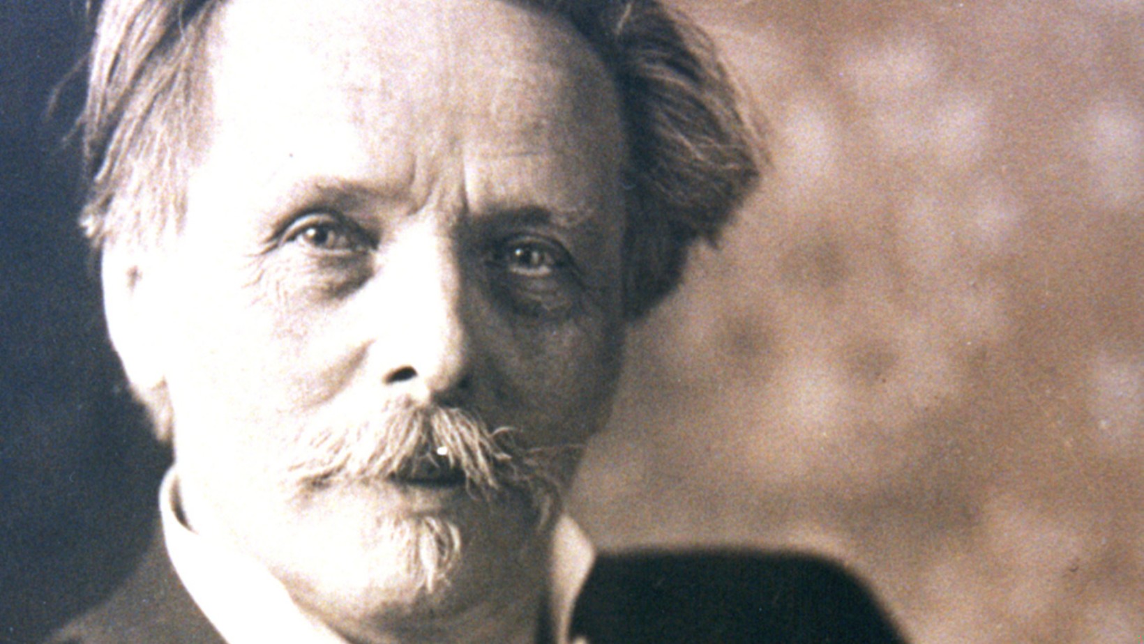 Zdjęcie Upamiętniając dziedzictwo literackie: Rocznica śmierci Karla Friedricha Maya #1