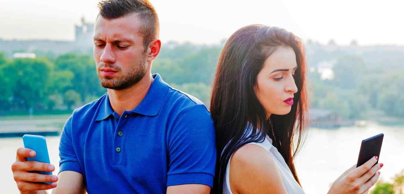 Jak telefon komórkowy może zepsuć związek?