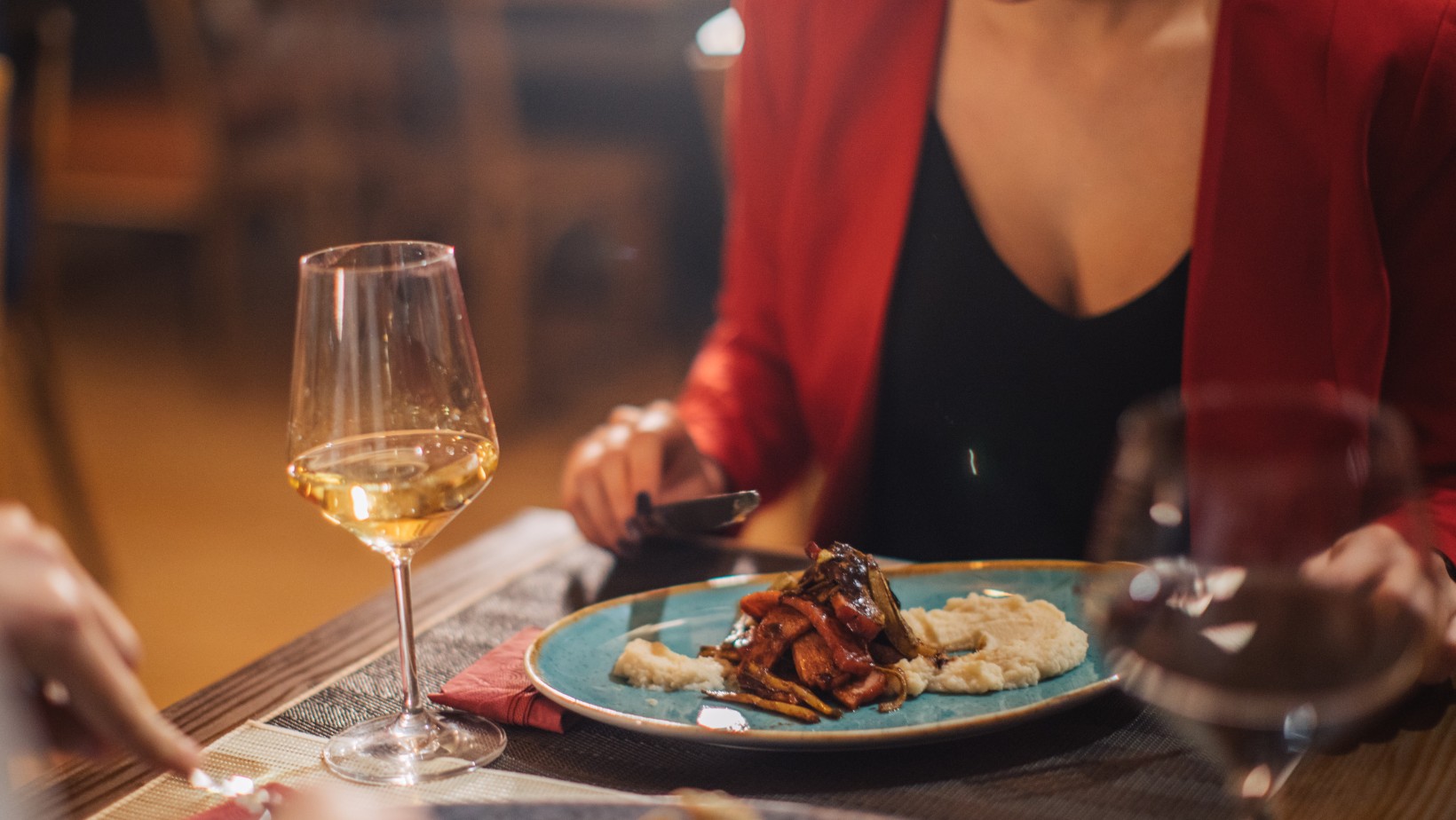 Sneating- na ten trend w randkowaniu lepiej uważać