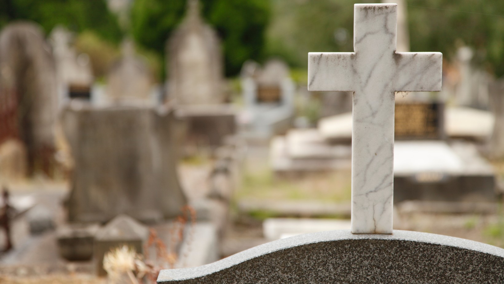 Co oznacza sen o grobie lub cmentarzu?