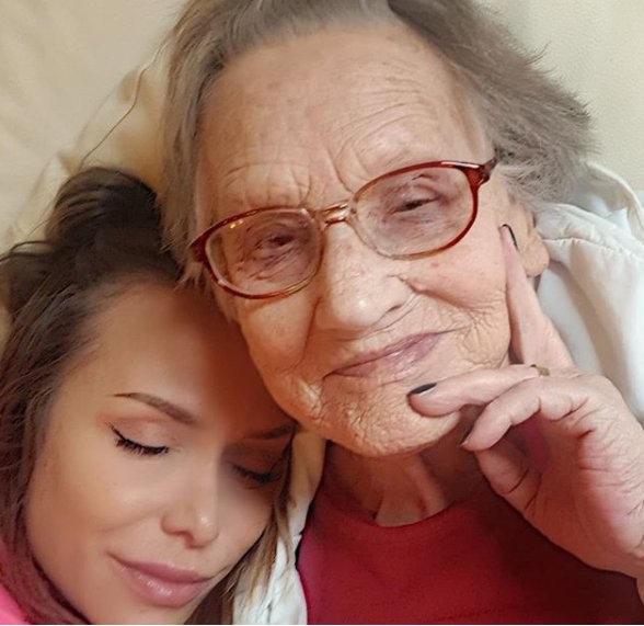 Zdjęcie Ta 80-latka przeszła niewiarygodną metamorfozę! #1