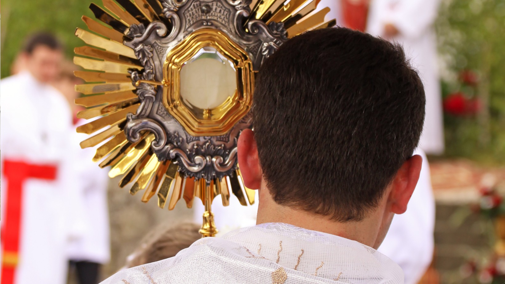 Dlaczego wierni podczas procesji Bożego Ciała zbierają gałązki brzozowe?