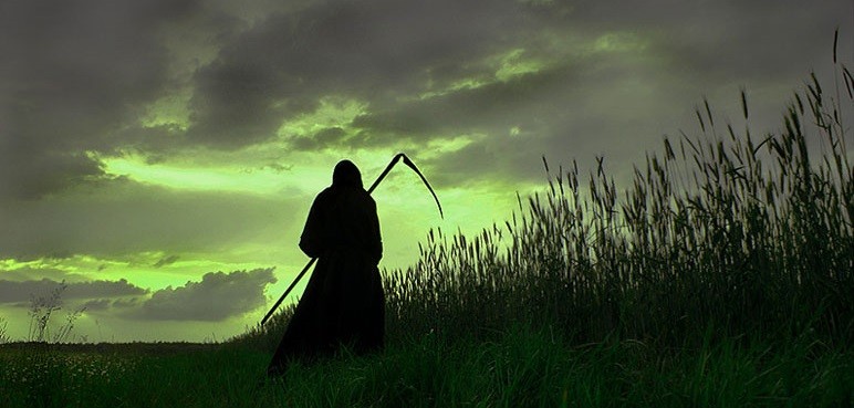 Czas nie jest klepsydrą, która przesypuje piasek, lecz żniwiarzem, który …