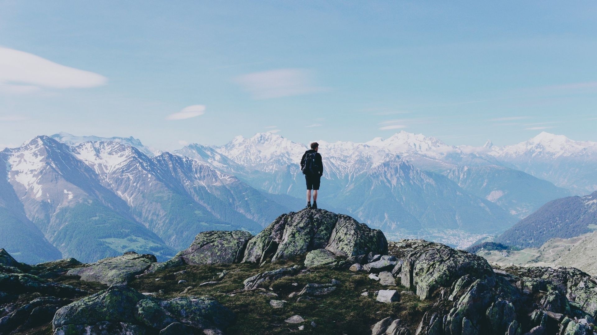 Jak podnieść swoje poczucie wartości? Postrzeganie siebie przekłada się na życie zawodowe i osobiste
