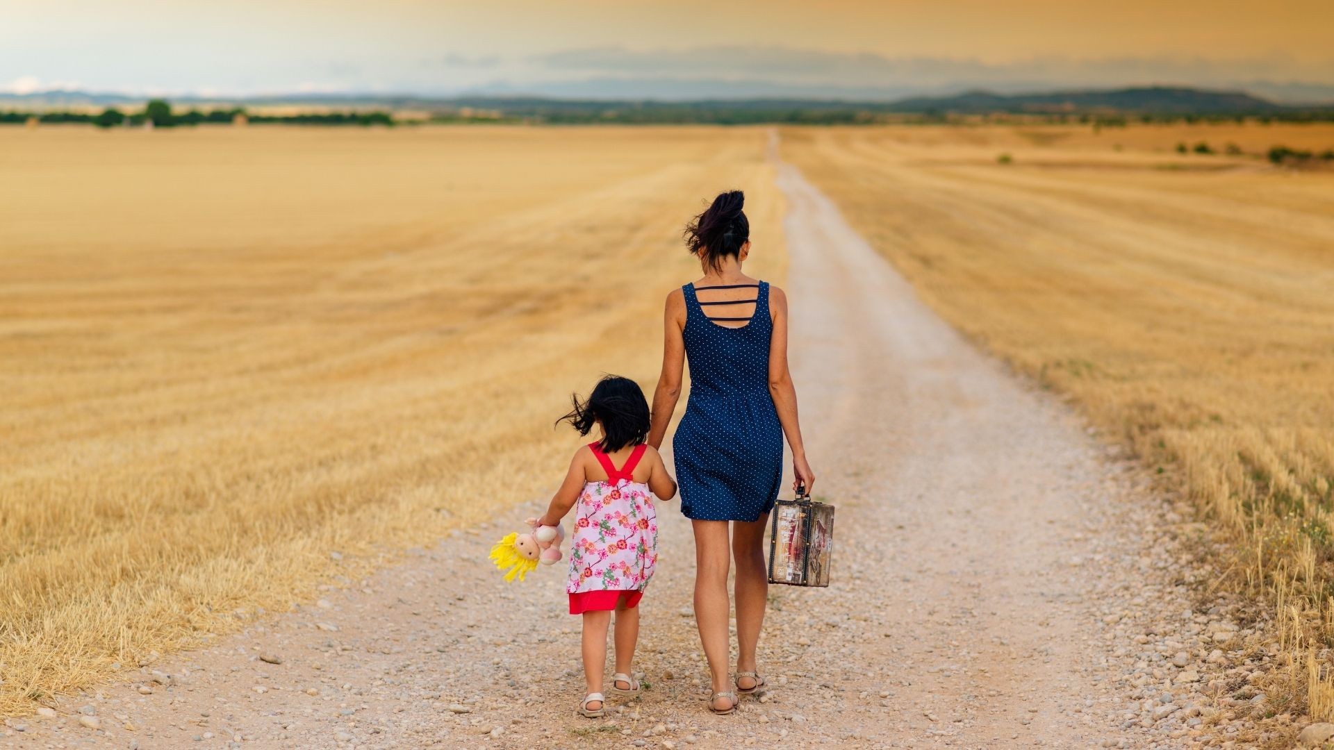 Pamiętaj, by nie mówić swojej córce tych pięciu rzeczy. Pokaż jej, jak sile potrafią być kobiety.