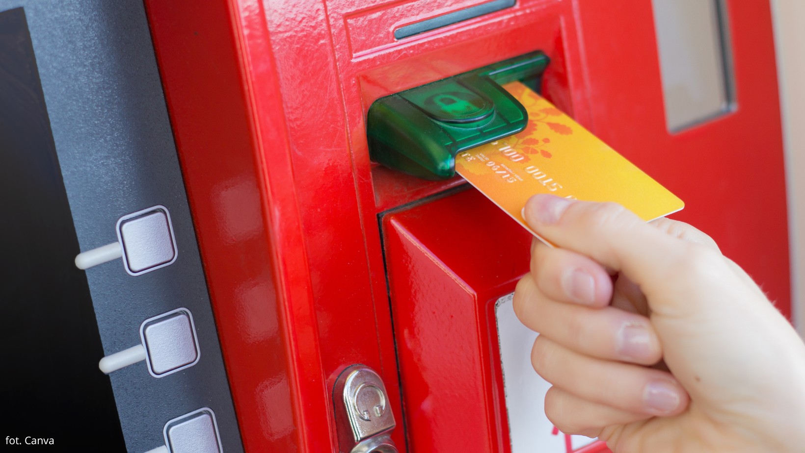 Koniec darmowych wypłat z bankomatów? Polacy zszokowani -Visa i Mastercard uderzają!