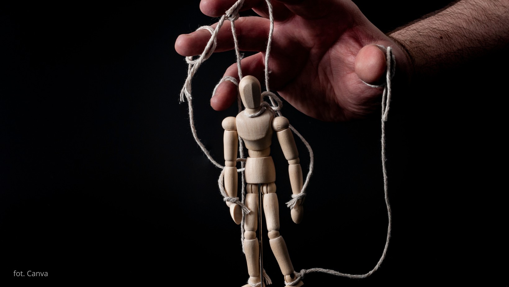 Zdjęcie 7 sygnałów, że jesteś w związku z manipulatorem (nie ignoruj ich!) #1