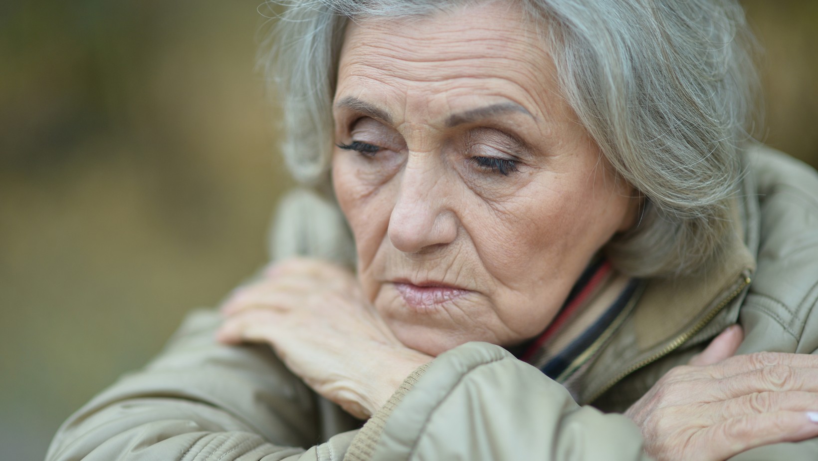 Moja siostra wykorzystuje i okrada 90-letnią mamę…: „po co jej tyle na starość”