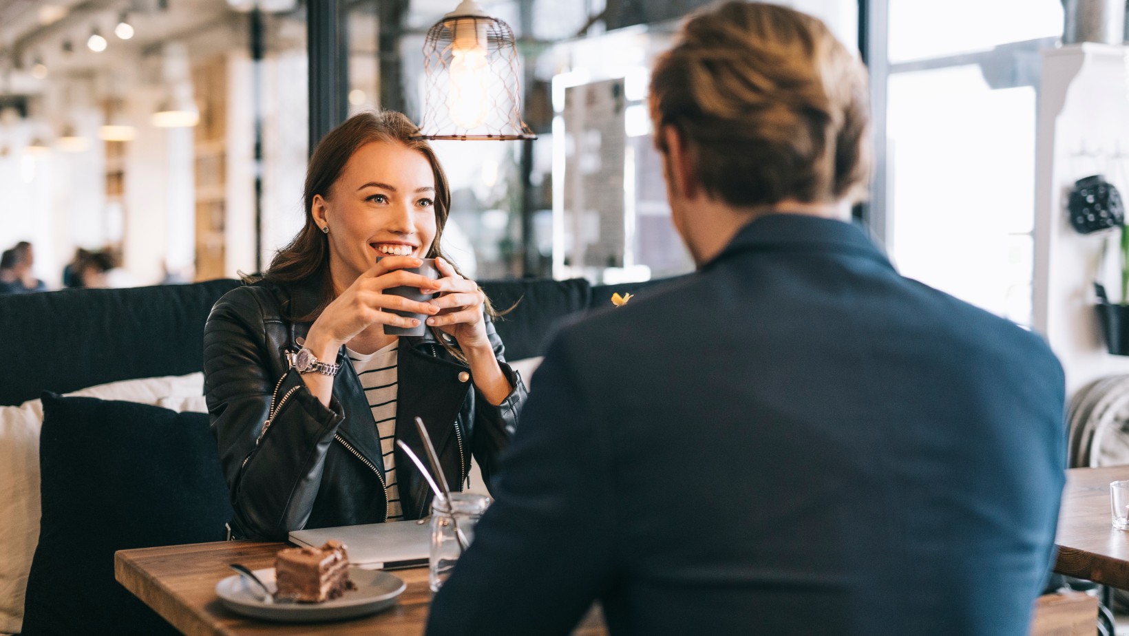 Jak wytrzymać z narcyzem w związku? One to wiedzą. Kim są echoistki?