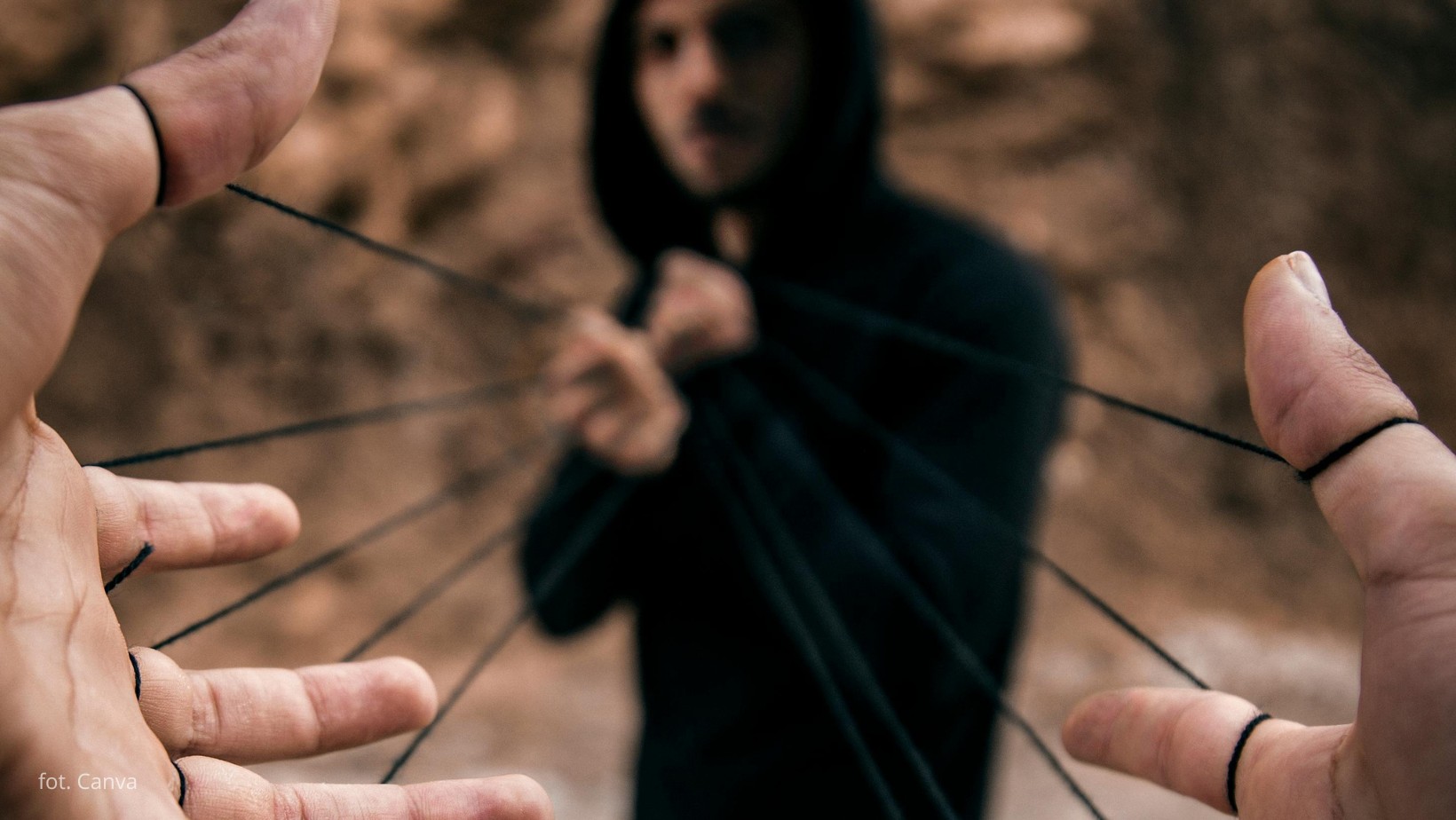 7 sygnałów, że jesteś w związku z manipulatorem (nie ignoruj ich!)