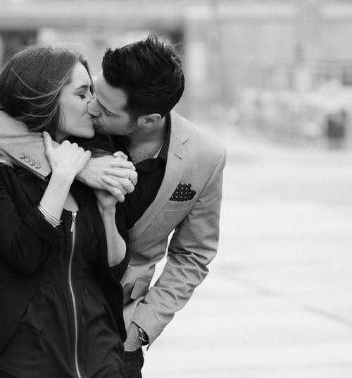 Znajdź kogoś, kto nie boi się przyznać, że tęskni. Kogoś, …