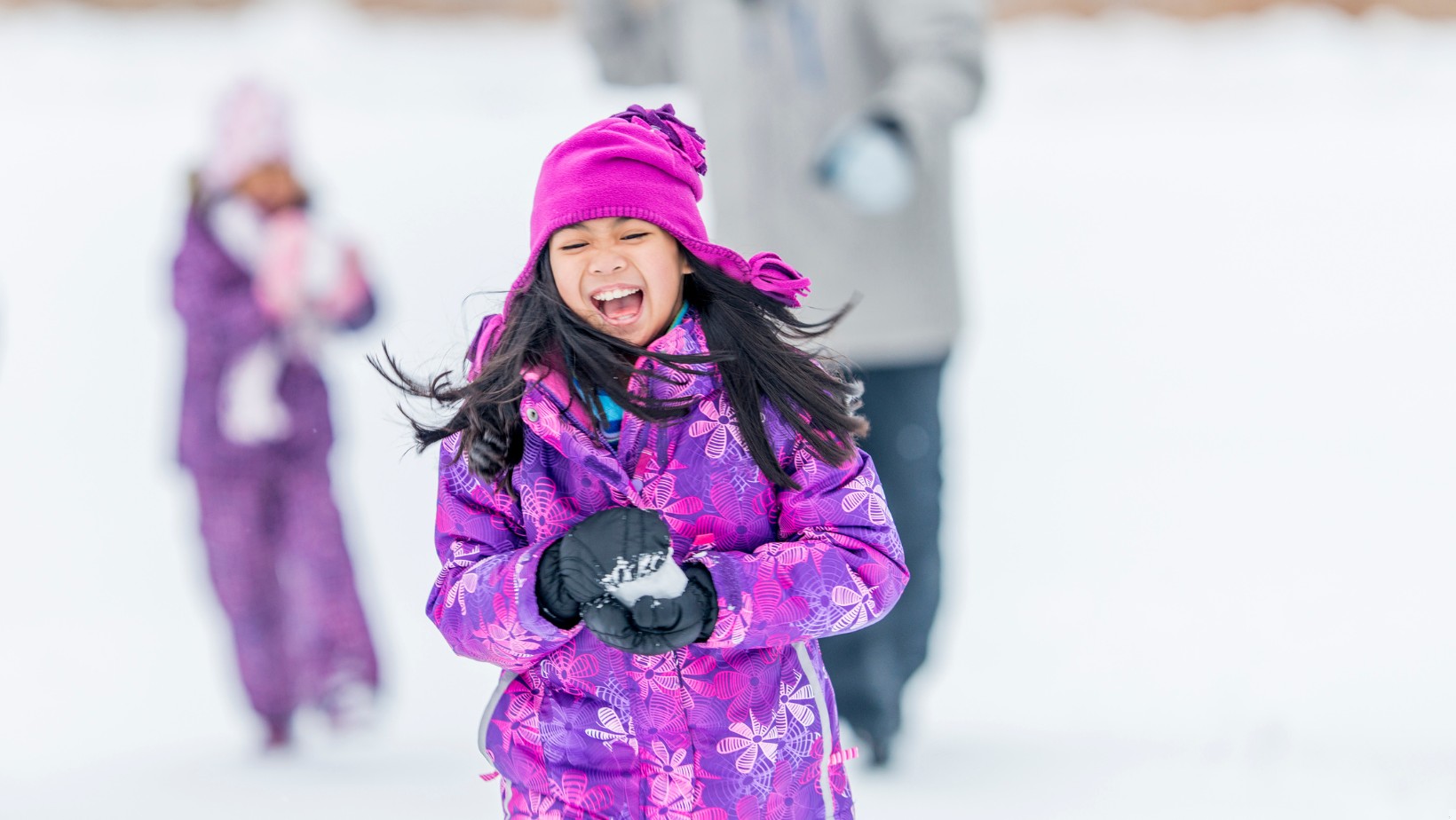 Ferie zimowe! Na te zabawy rodzice powinni szczególnie uważać!