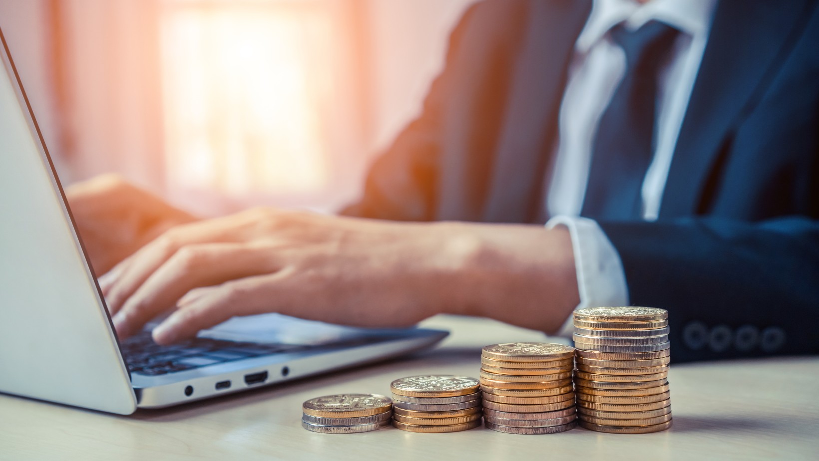 Średnia płaca w Polsce to prawie 7 tys. złotych brutto. Kto tyle zarabia?