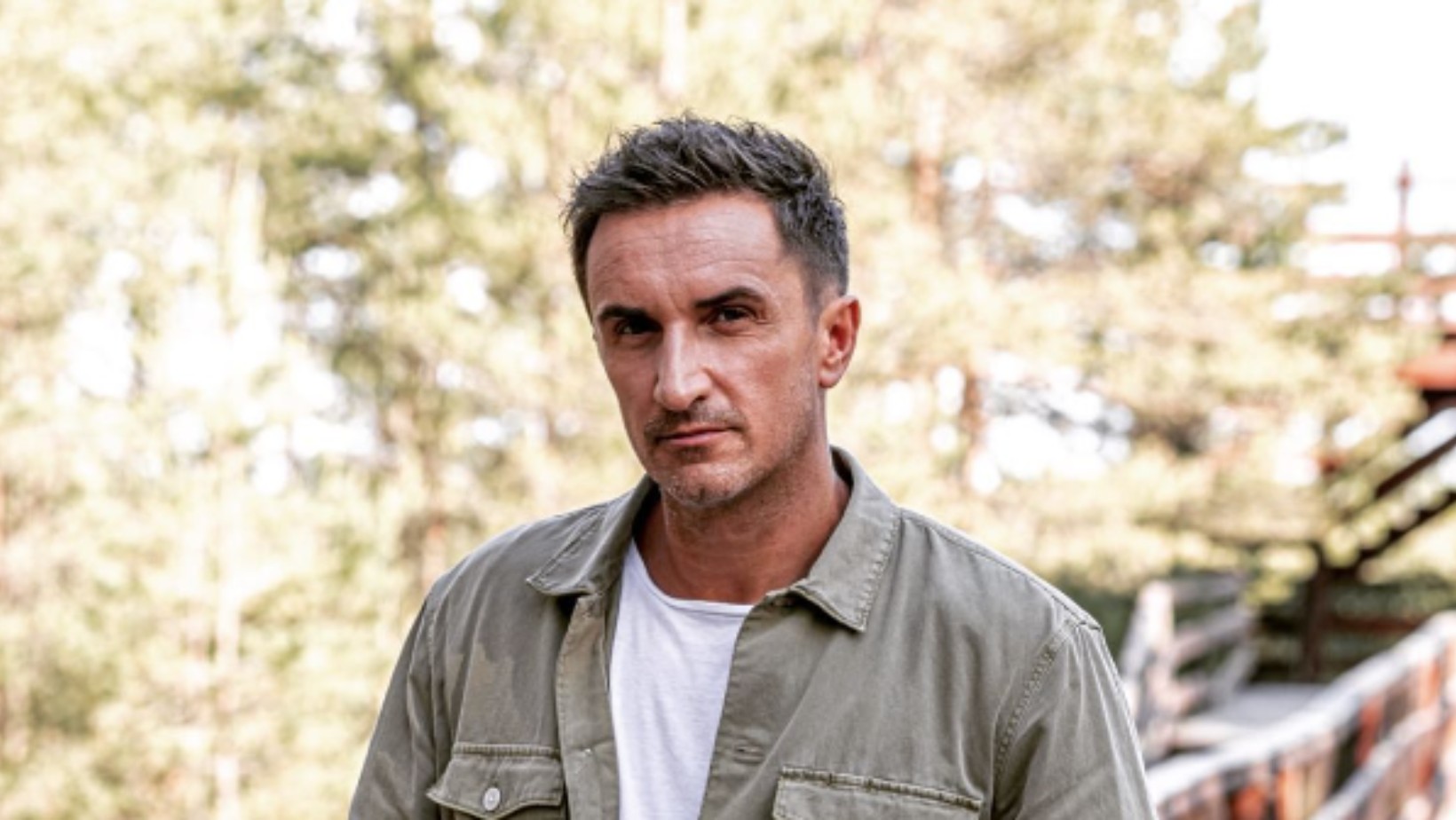 Sebastian Karpiel-Bułecka o nerwicy lękowej: „Bałem się, że wyjdę na scenę i UMRĘ”