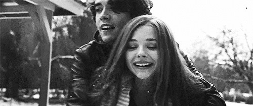 Zdjęcie 10 niesamowitych cytatów z książki „Zostań, jeśli kochasz” Gayle’i Forman #1