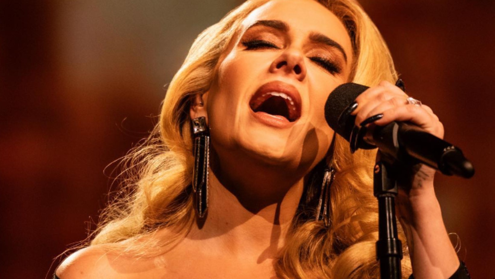 Adele ogłosiła zawieszenie kariery! Wydała oświadczenie