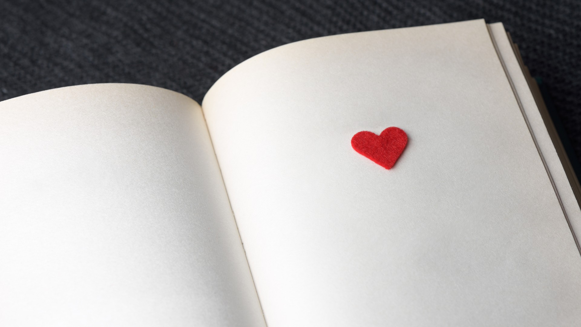 Zdjęcie 10 głębokich cytatów o miłości, które zrozumieją tylko prawdziwi romantycy #1