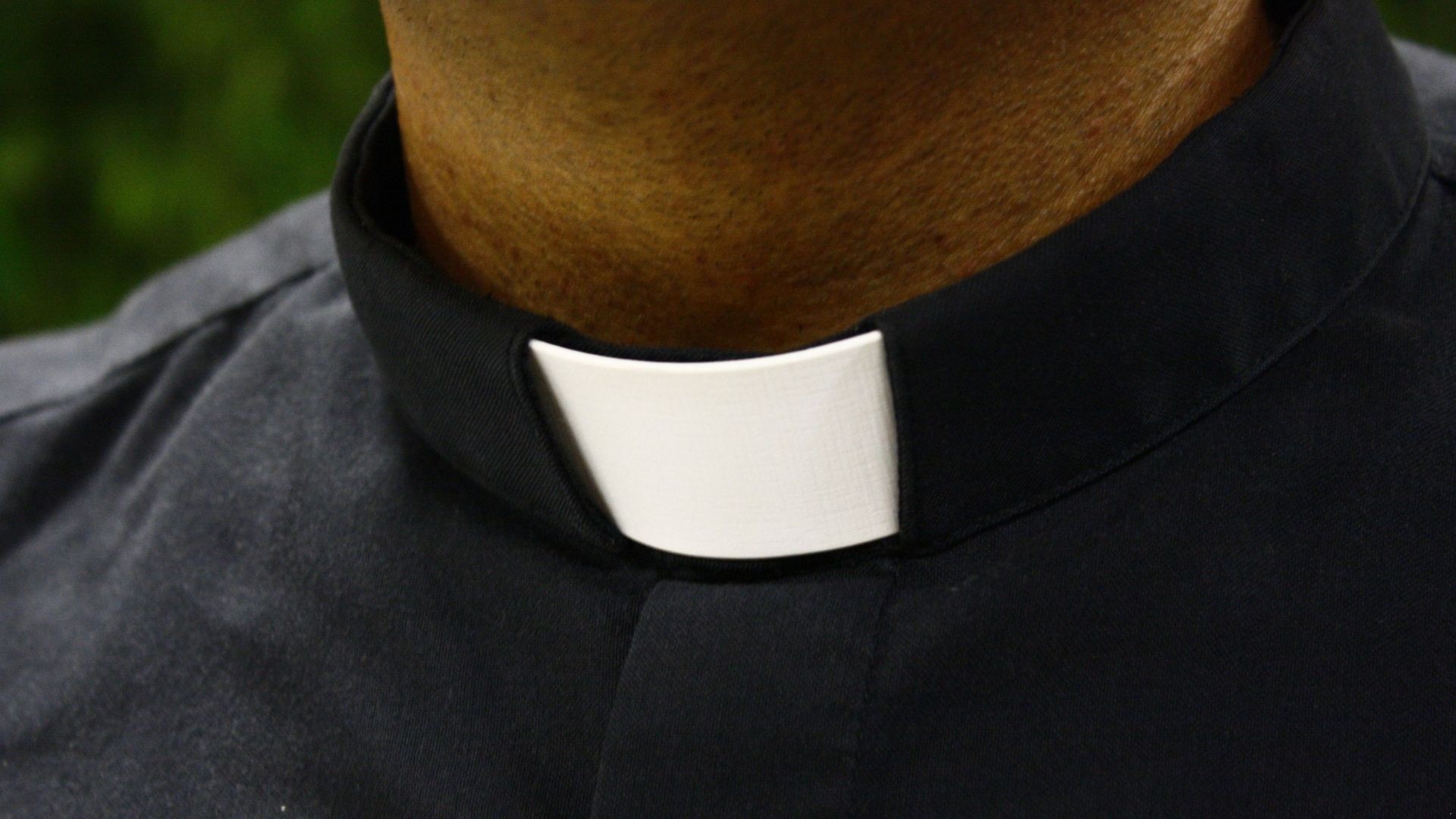 Ksiądz jako etat? Tego chcą Polacy!