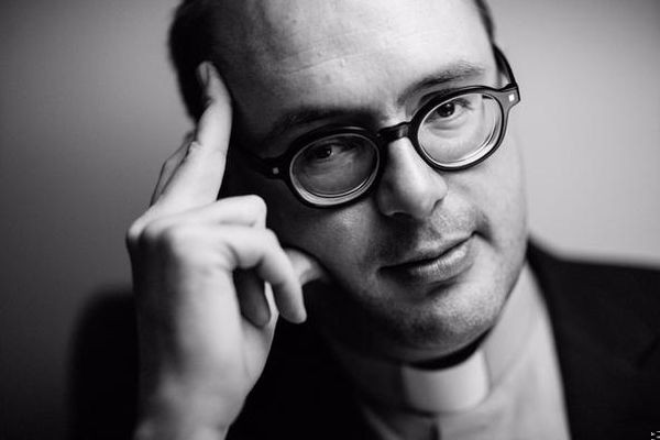 10 inspirujących cytatów ks. Jana Kaczkowskiego, które zawierają życiową prawdę.