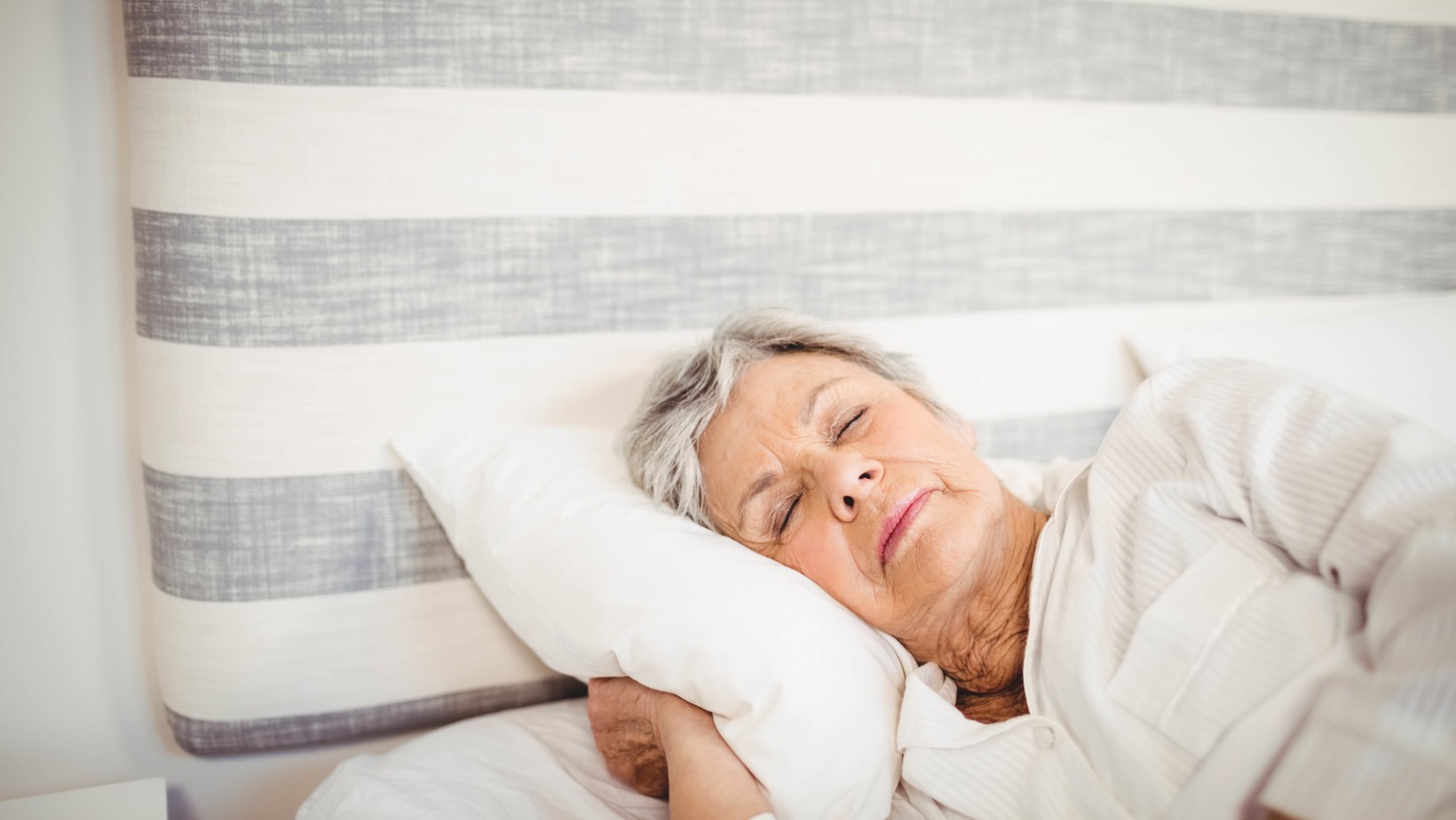 Ile powinni spać seniorzy? Badania naukowe to potwierdzają!
