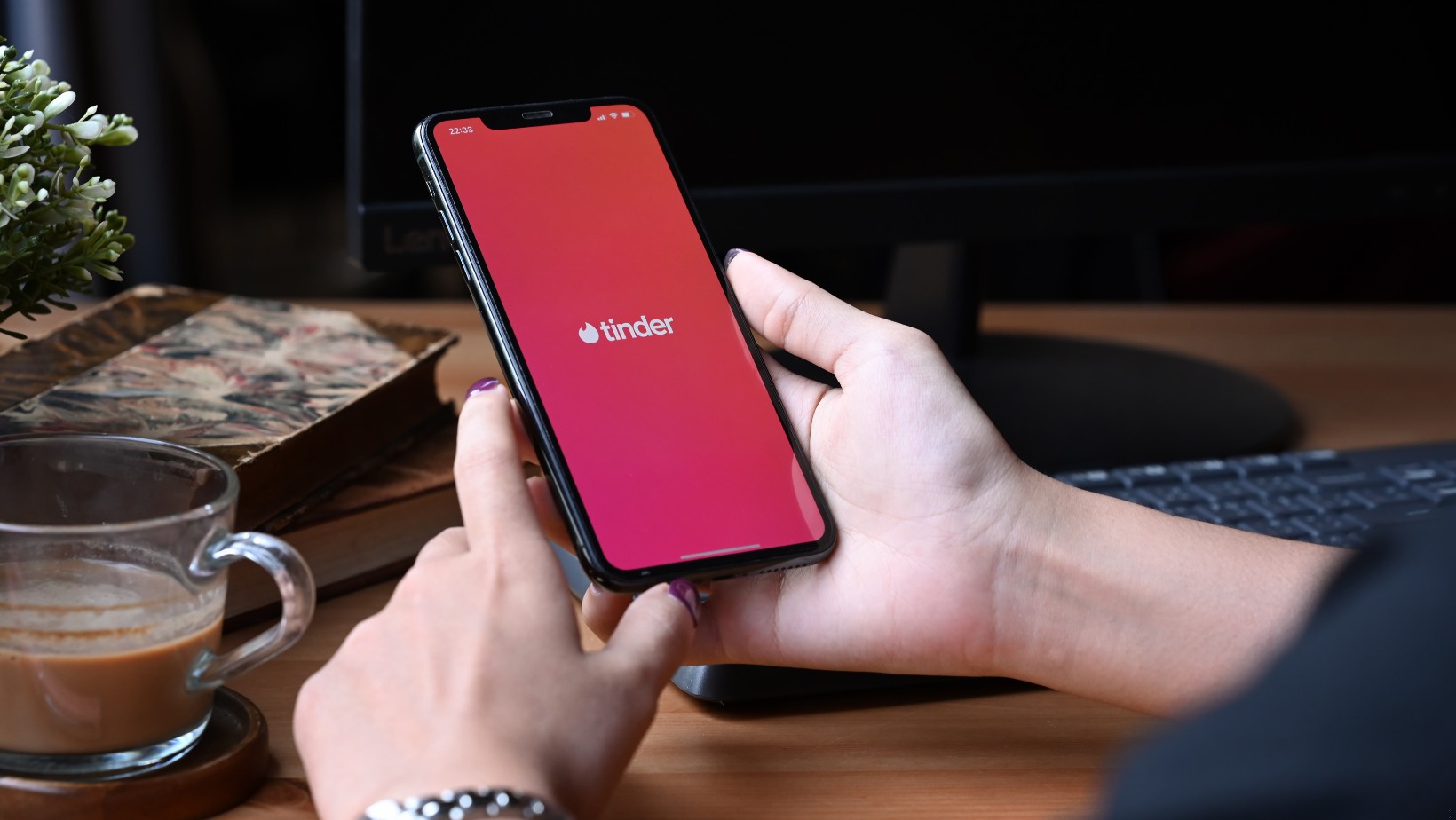 Te kobiety najbardziej są pożądane na Tinderze