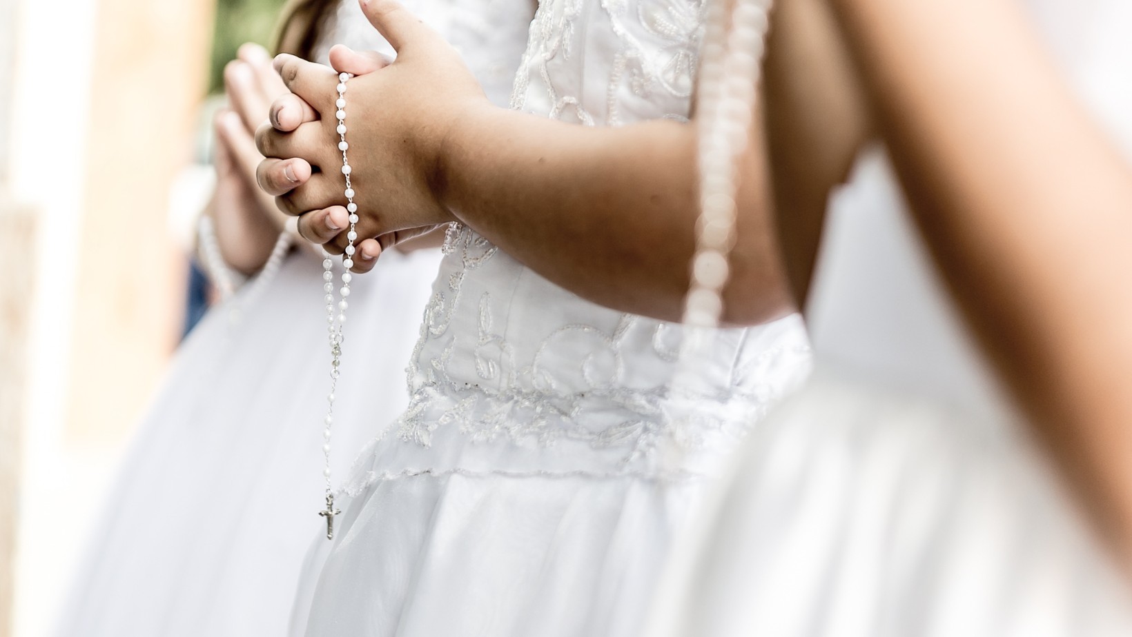 Nowy trend komunijny! Film wywołał burzę w sieci!