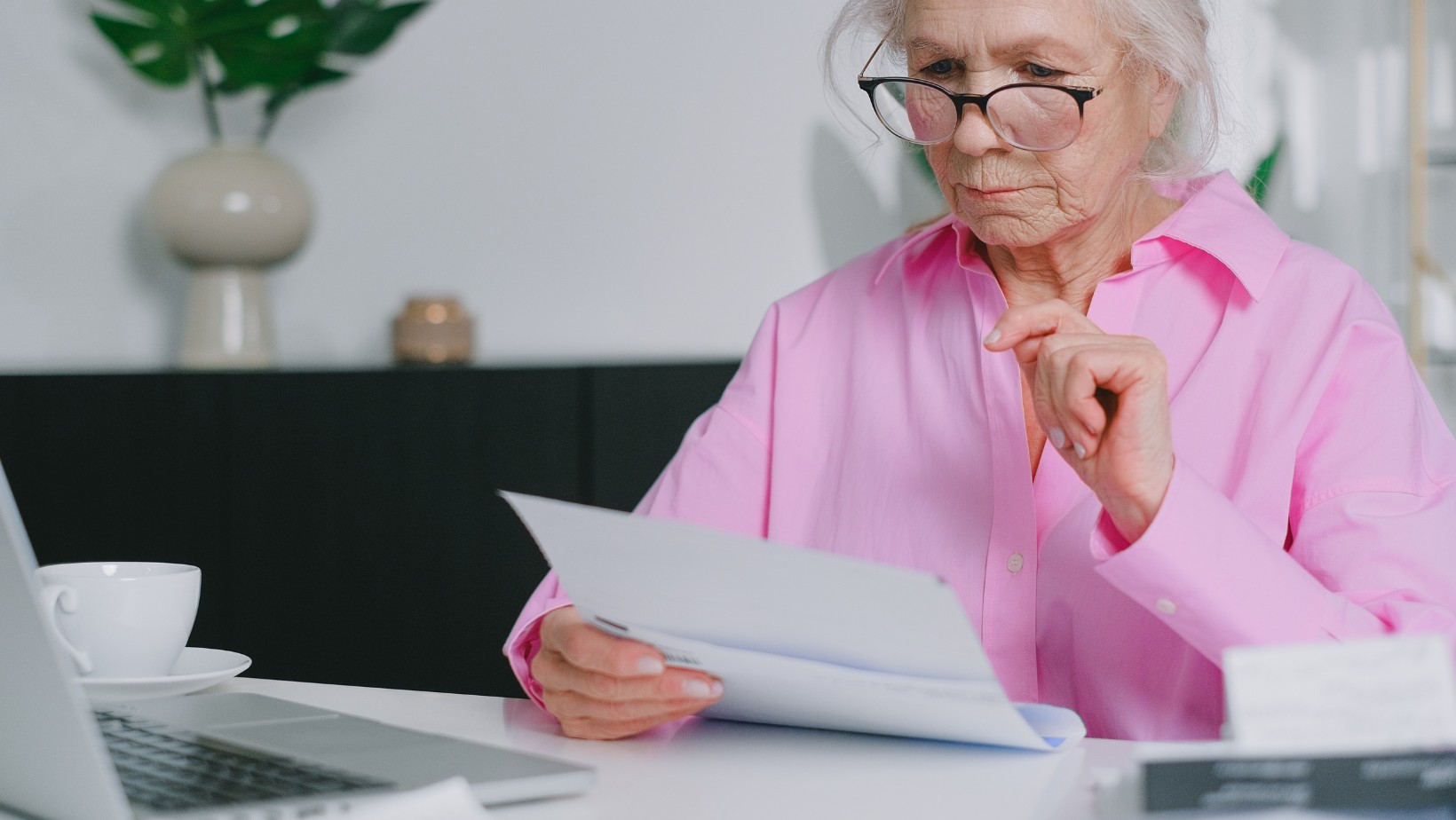 Seniorzy stracą część dochodów? Nowe przepisy ZUS mogą uderzyć w seniorów