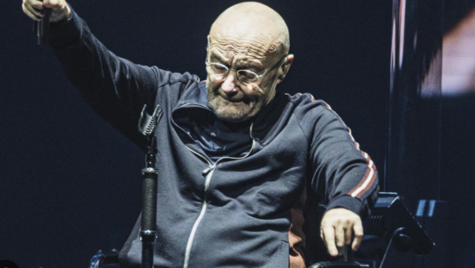 Phil Collins zakończył karierę z klasą, choć cierpiał z bólu!