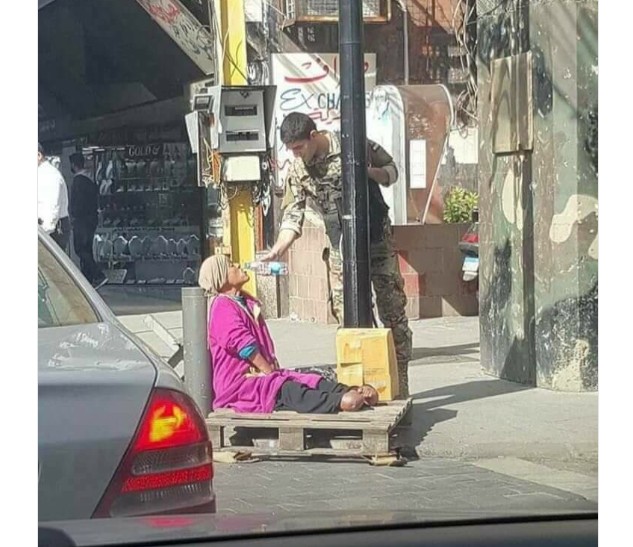 Zdjęcie Od lat żebrała na ulicy – policja odkryła, że kobieta na koncie posiada milion dolarów! #1