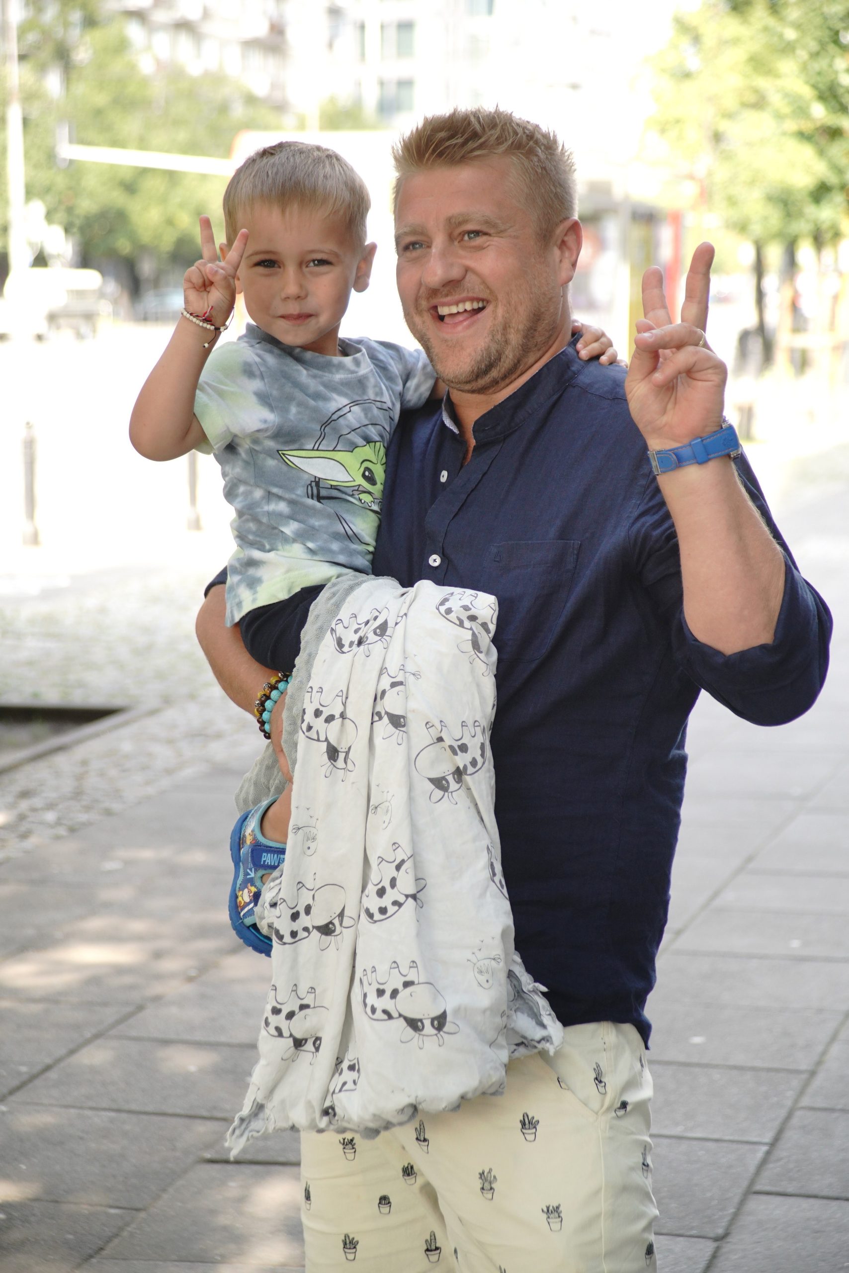 Zdjęcie Niesamowite, co robi syn Tomasza Jakubiaka przy grobie ojca! #1