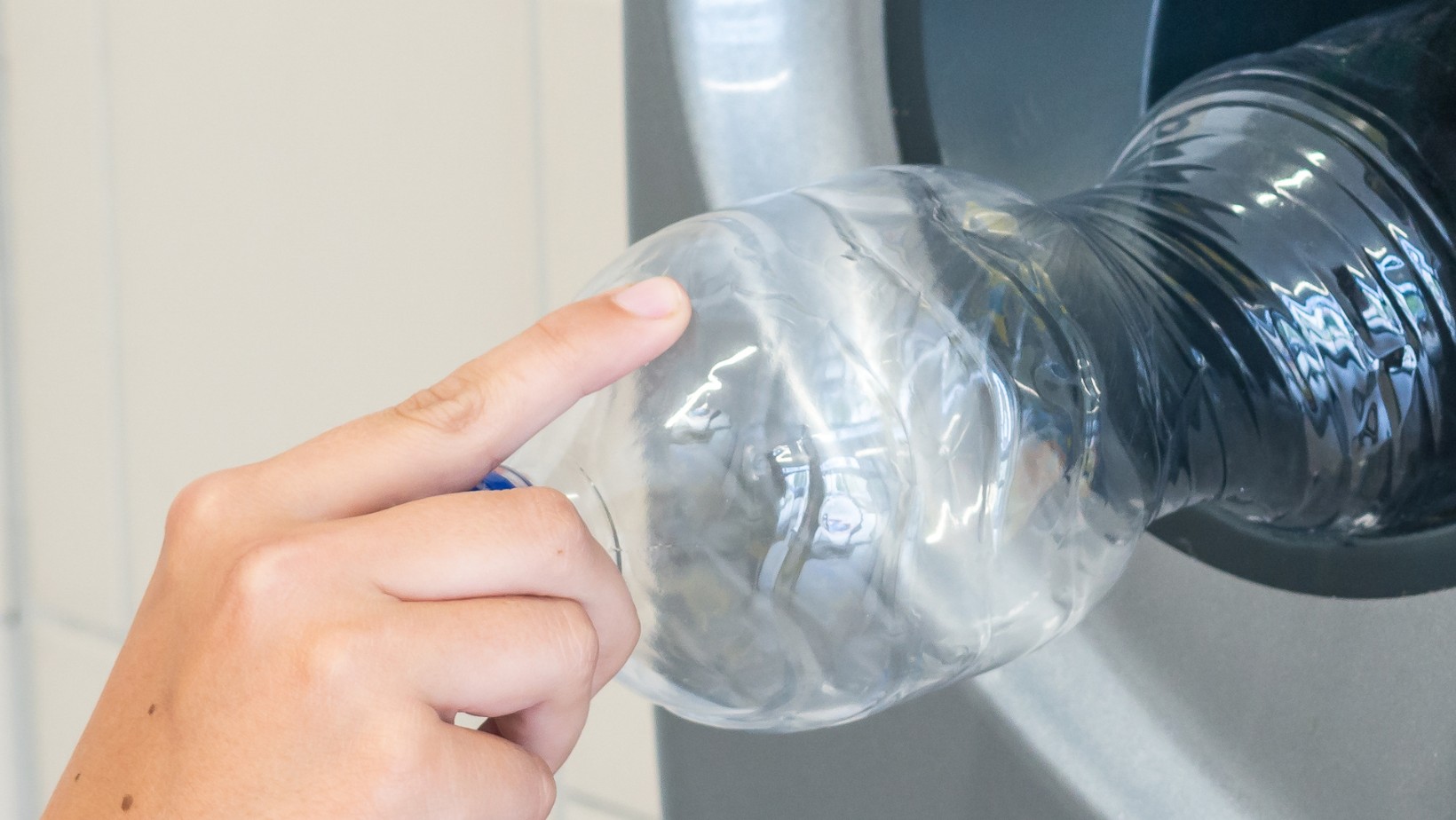 „Antypolskie cwaniactwo” – Sklepy już znalazły „sposób” na nowy system kaucyjny