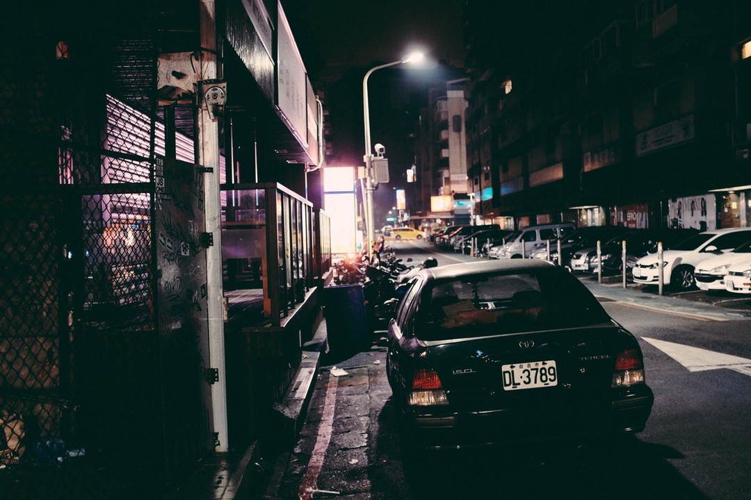 Rzeczy przeżywają nas i przechodzą do nowych scen o których …