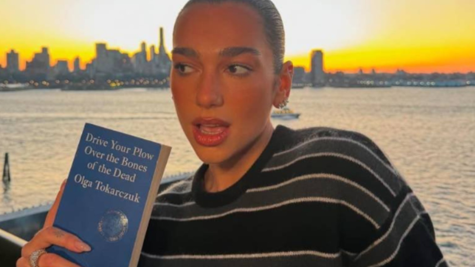 Zdjęcie Dua Lipa poleca polską literaturę – Olga Tokarczuk na liście rekomendacji! #1