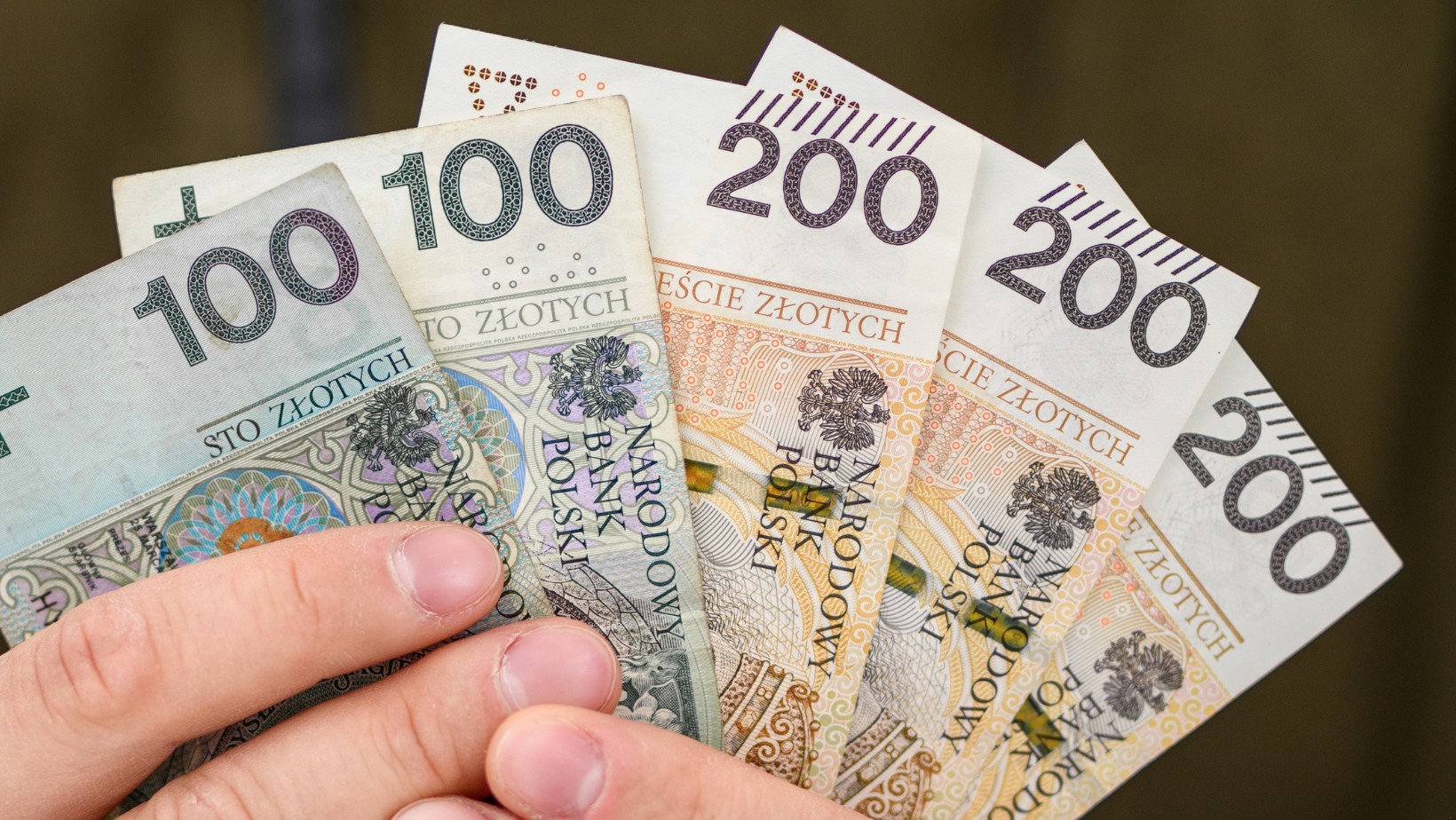 Możliwe zmiany w wypłatach 800 plus. Część osób może stracić świadczenie