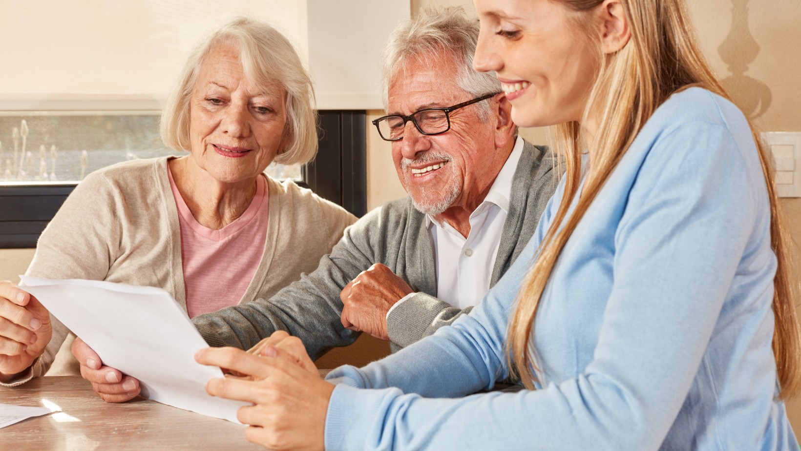 Podwyżki dla emerytów w 2025? Co z 13. i 14. emeryturą?