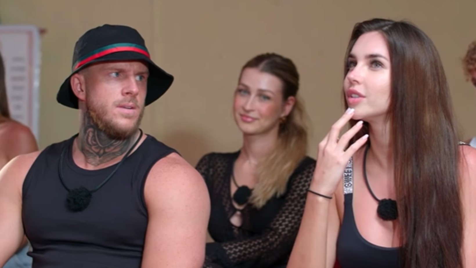 „Francja? Kraj kwitnącej wiśni” – Ten odcinek 'Hotelu Paradise’ stał się hitem internetu