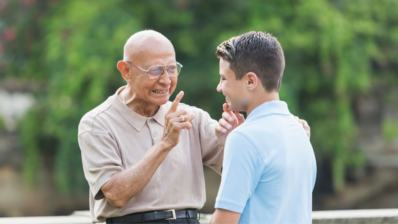 Czy młodzi zawsze powinni słuchać starszych? Jak stworzyć „wehikuł porozumienia”?