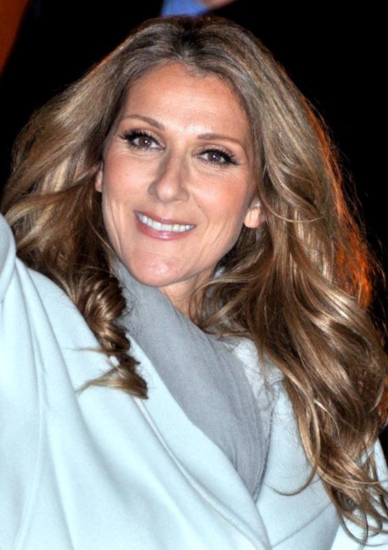 Zdjęcie “Tak bardzo za tobą tęsknimy” - czarno-białe zdjęcie na profilu Celine Dion #1