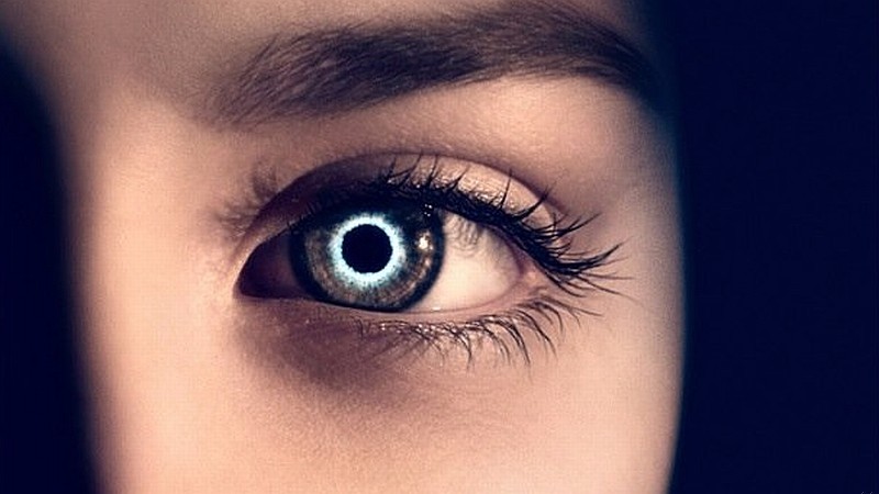 8 cytatów z książki „Intruz” autorstwa Stephenie Meyer, które potrafią tknąć serce