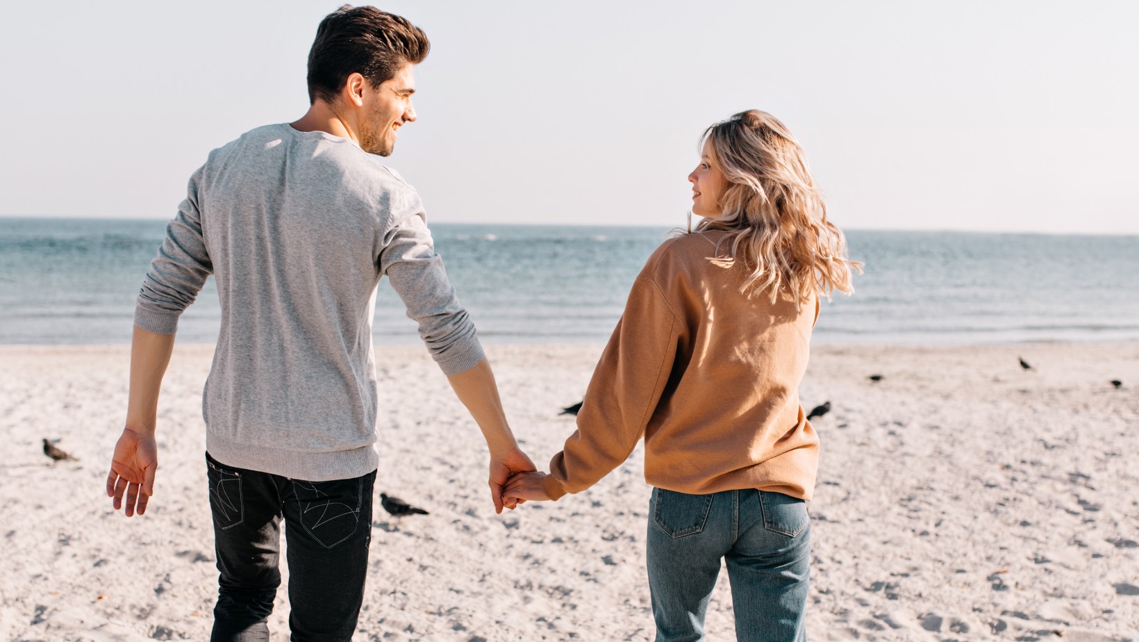 „Od przyjaźni do miłości” to recepta na udany związek? Jakich partnerów szukają single?