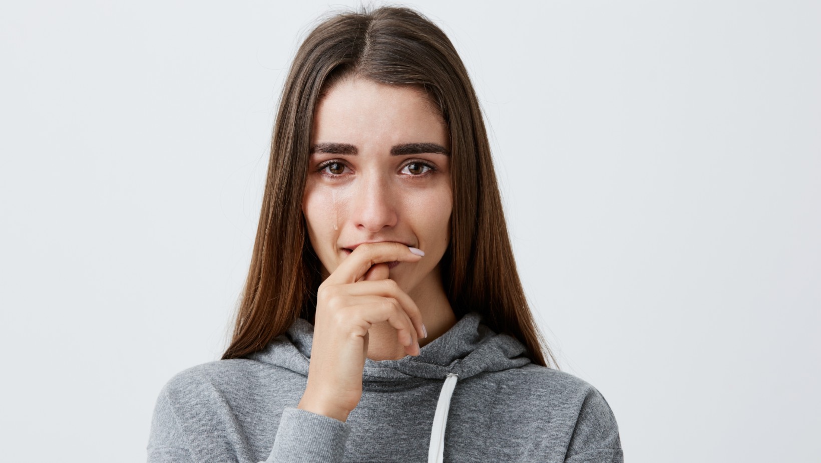 Często płaczesz? Zdradzamy sposoby na powstrzymanie łez