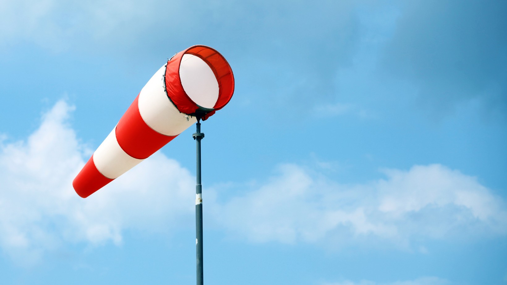 Zdjęcie Porywisty wiatr w prognozach na Sylwestra! Uważaj na niebezpieczne warunki #1