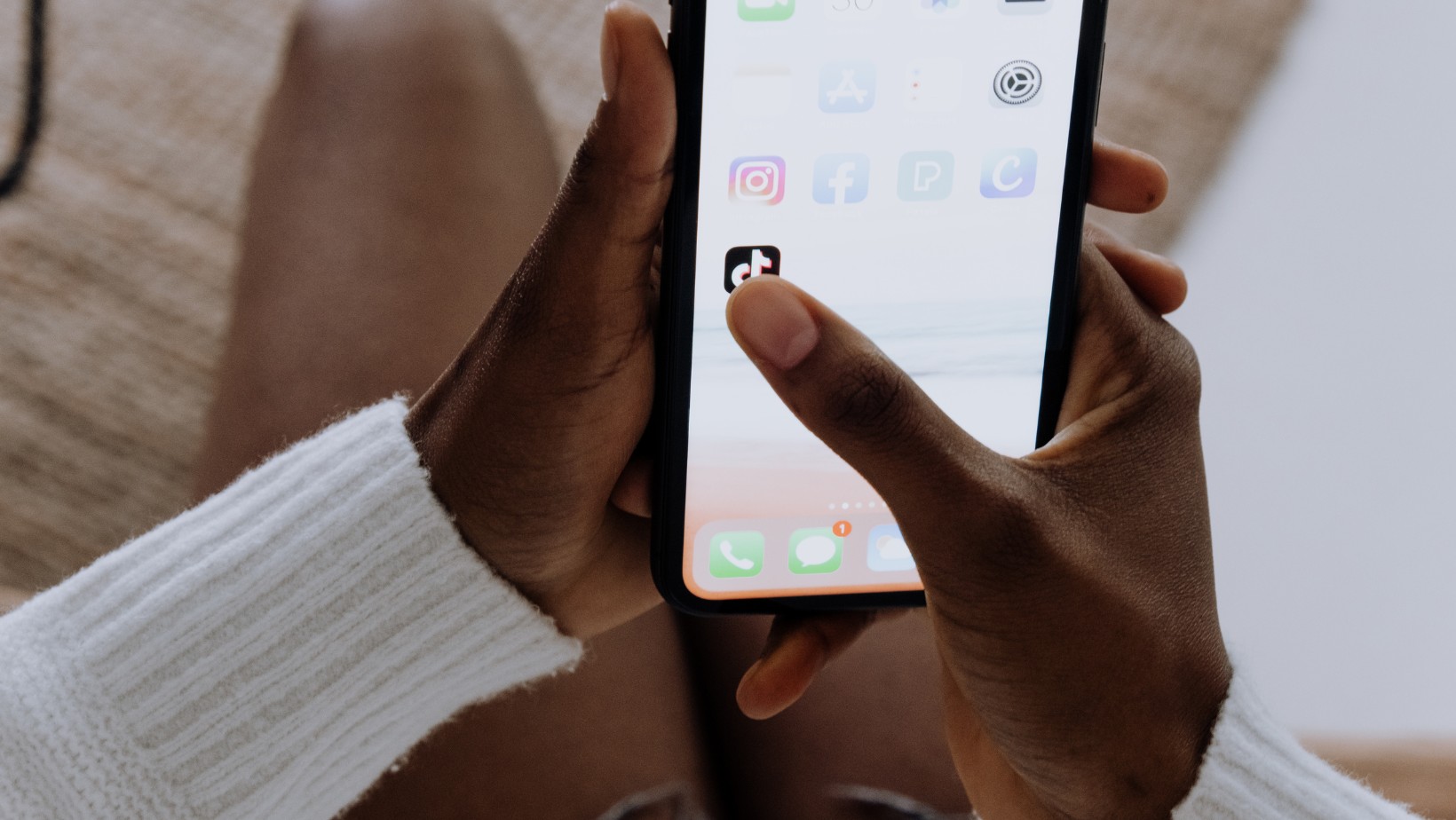 Zdjęcie Niebezpieczny trend z TikToka - ofiarami są już 7-letnie dzieci! Lekarze biją na alarm! #1