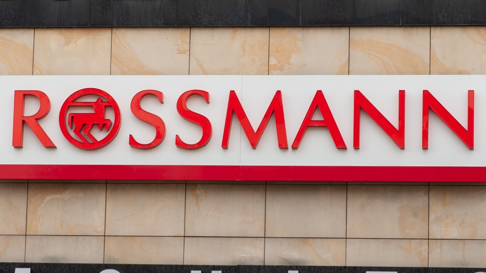„Afera woreczkowa” w Rossmannie: Sieć już się tłumaczy